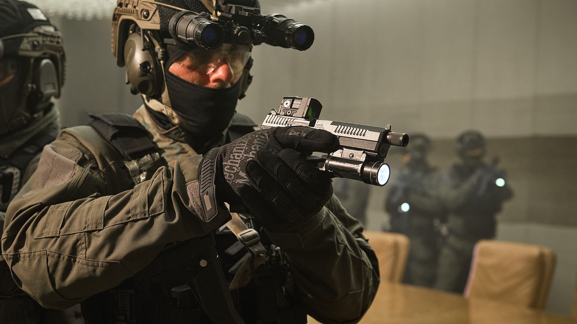 Splňuje normy Mil spec