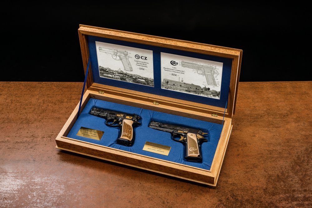 COLT CZ ETUE kopie.jpg