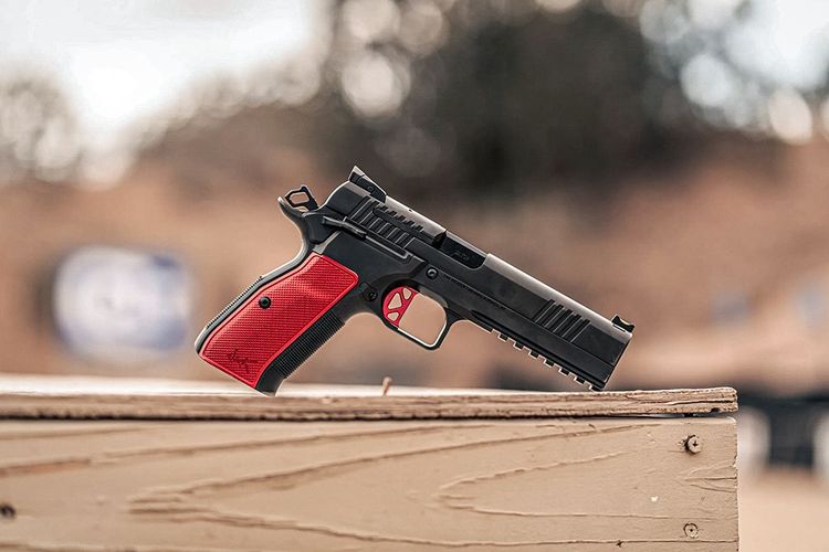 Výročí akvizice Dan Wesson Firearms