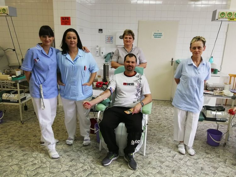 Česká zbrojovka a.s. - patrocinador general del proyecto 450ml DE ESPERANZA